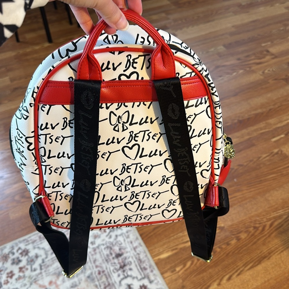 Betsey Johnson Heart Backpack♥️ EUC - Picture 2 of 6